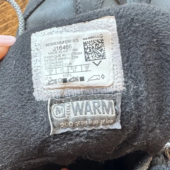 Merrell Women’s Warm 200 gram insulated Black Hiking Boots with Gray Laces - Picture 5 of 8